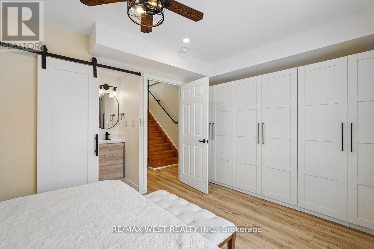 201 Rhodes Avenue, Toronto, Ontario  M4L 3A2 - Photo 16 - E13091072