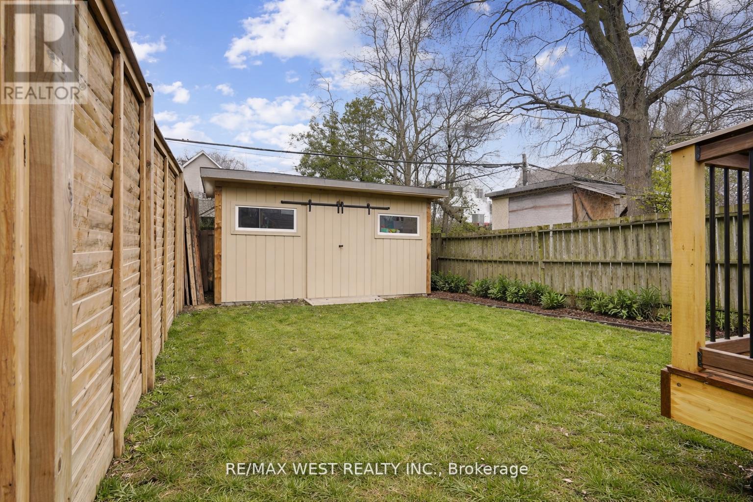 201 Rhodes Avenue, Toronto, Ontario  M4L 3A2 - Photo 27 - E13091072