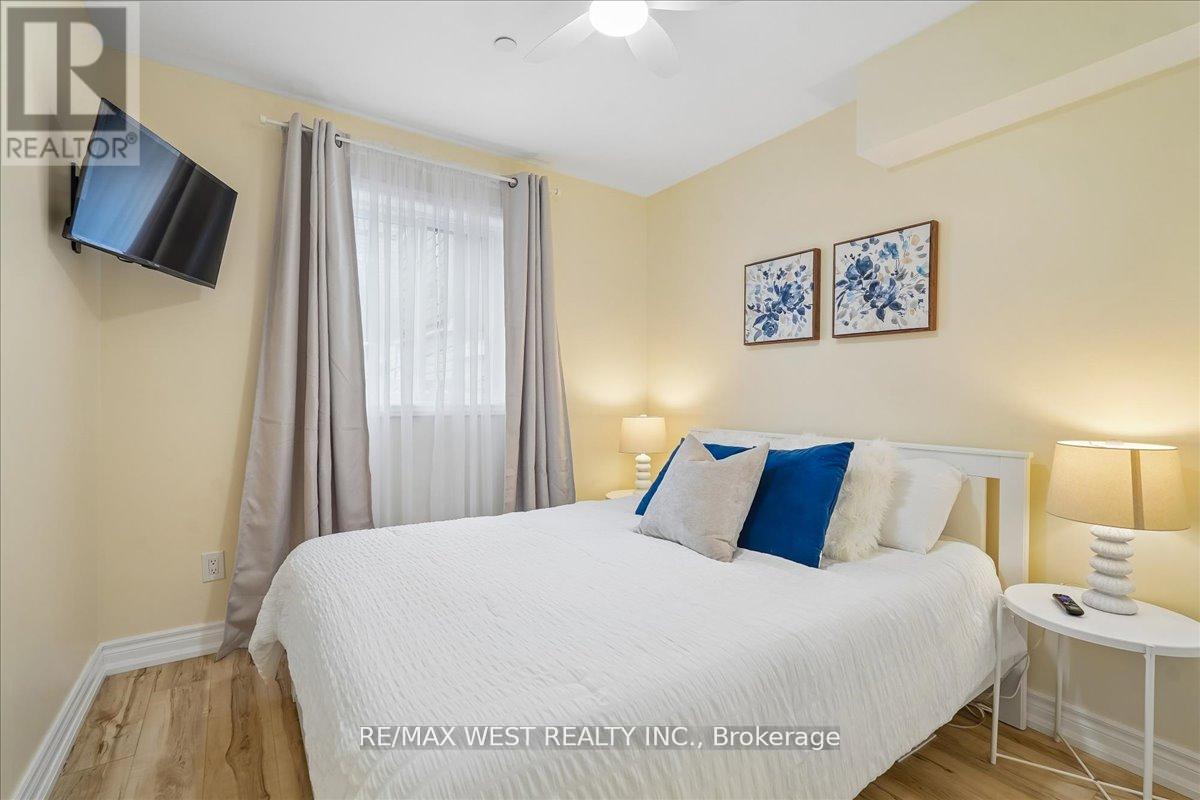201 Rhodes Avenue, Toronto, Ontario  M4L 3A2 - Photo 9 - E13091072