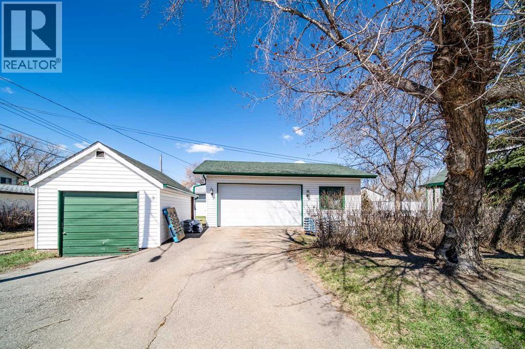 737 9 Avenue, Wainwright, Alberta  T9W 1B9 - Photo 3 - A2308220