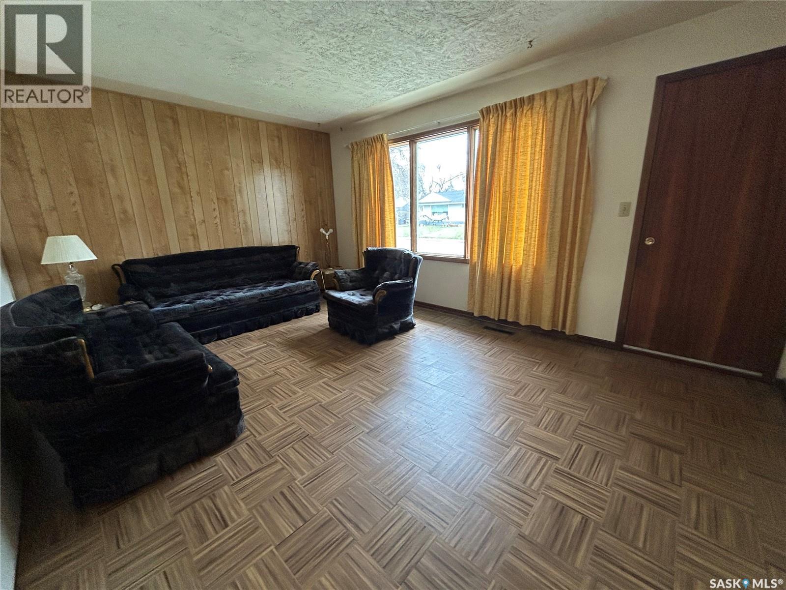 260 Duncan Road, Estevan, Saskatchewan  S4A 0A4 - Photo 10 - SK035085