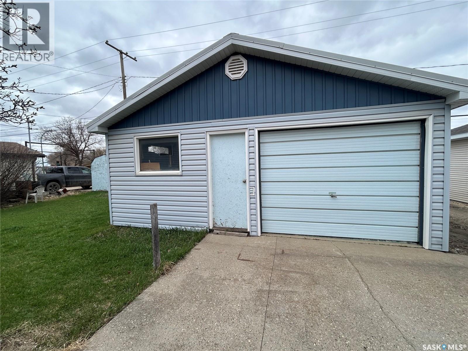 260 Duncan Road, Estevan, Saskatchewan  S4A 0A4 - Photo 4 - SK035085