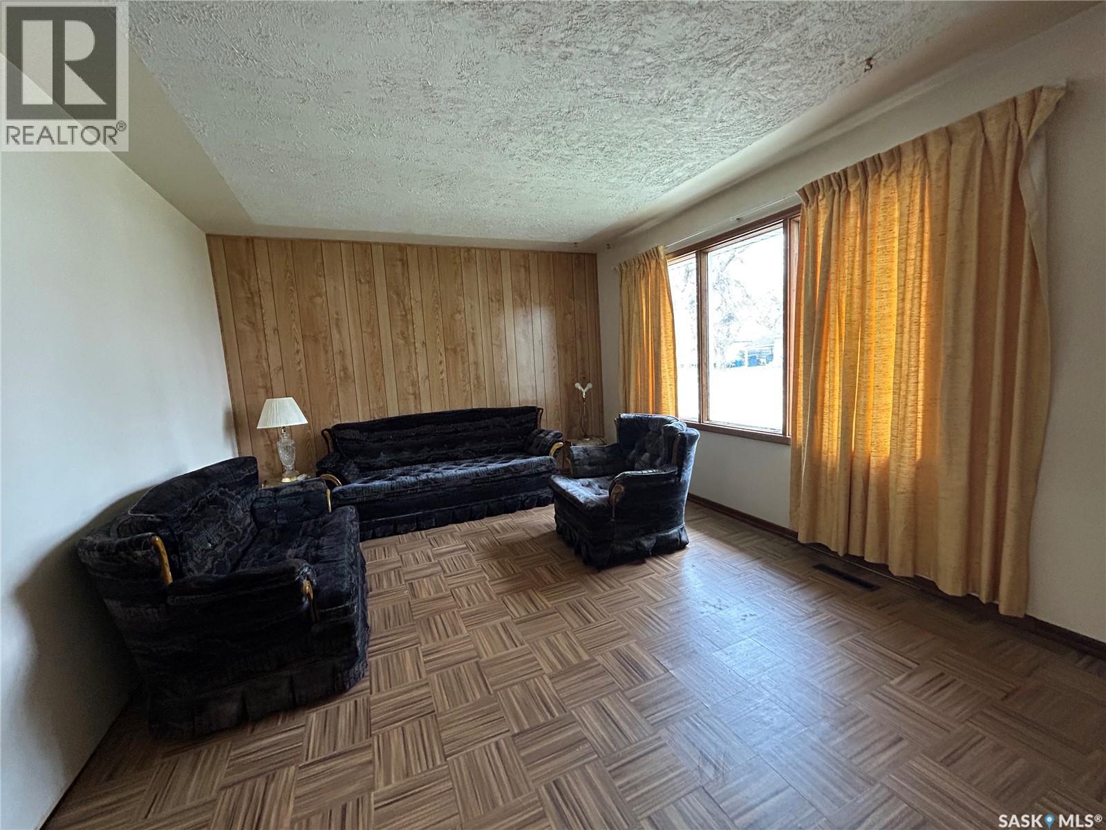 260 Duncan Road, Estevan, Saskatchewan  S4A 0A4 - Photo 9 - SK035085