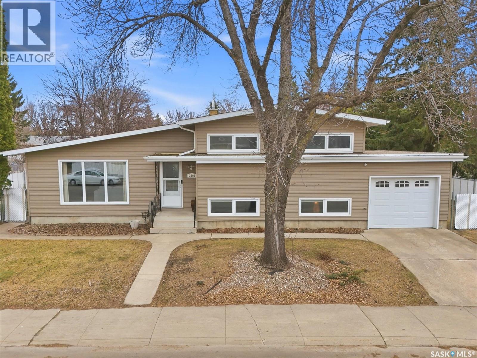 2501 Arlington Avenue, Saskatoon, Saskatchewan  S7J 2J3 - Photo 1 - SK035070