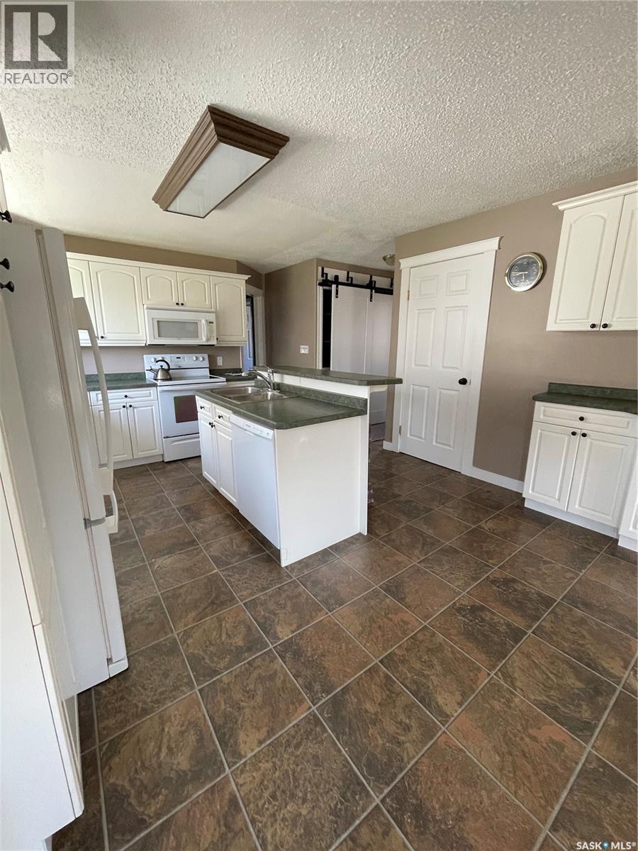 513 Hudson Street, Hudson Bay, Saskatchewan  S0E 0Y0 - Photo 13 - SK035041
