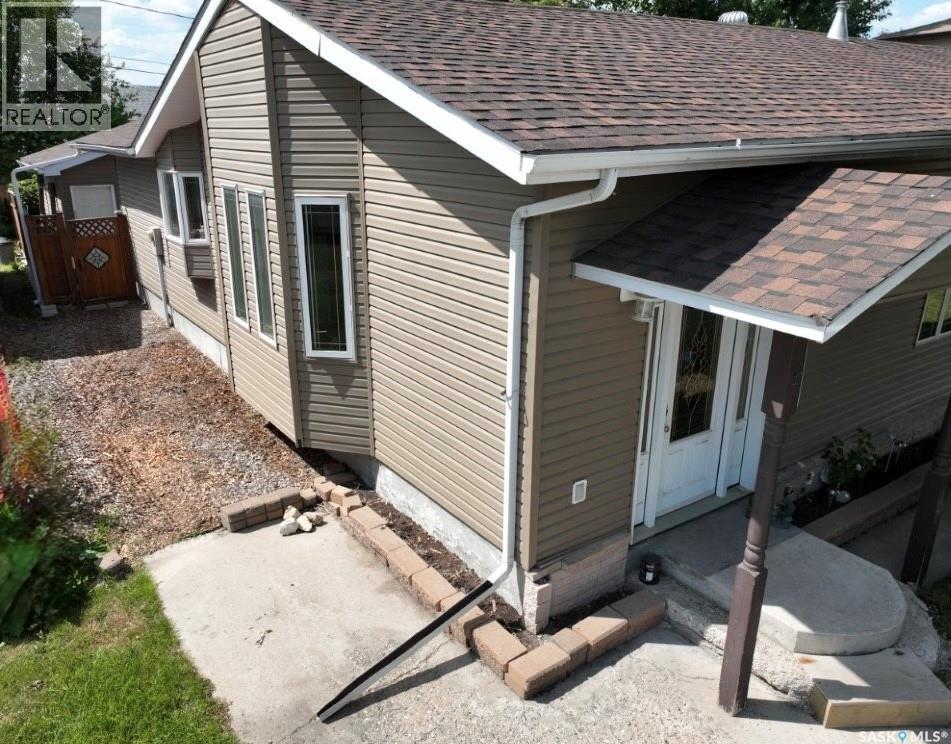 513 Hudson Street, Hudson Bay, Saskatchewan  S0E 0Y0 - Photo 2 - SK035041