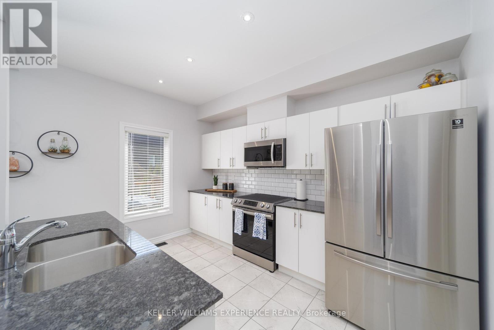52 Mabern Street, Barrie, Ontario  L9J 0J2 - Photo 11 - S13090948