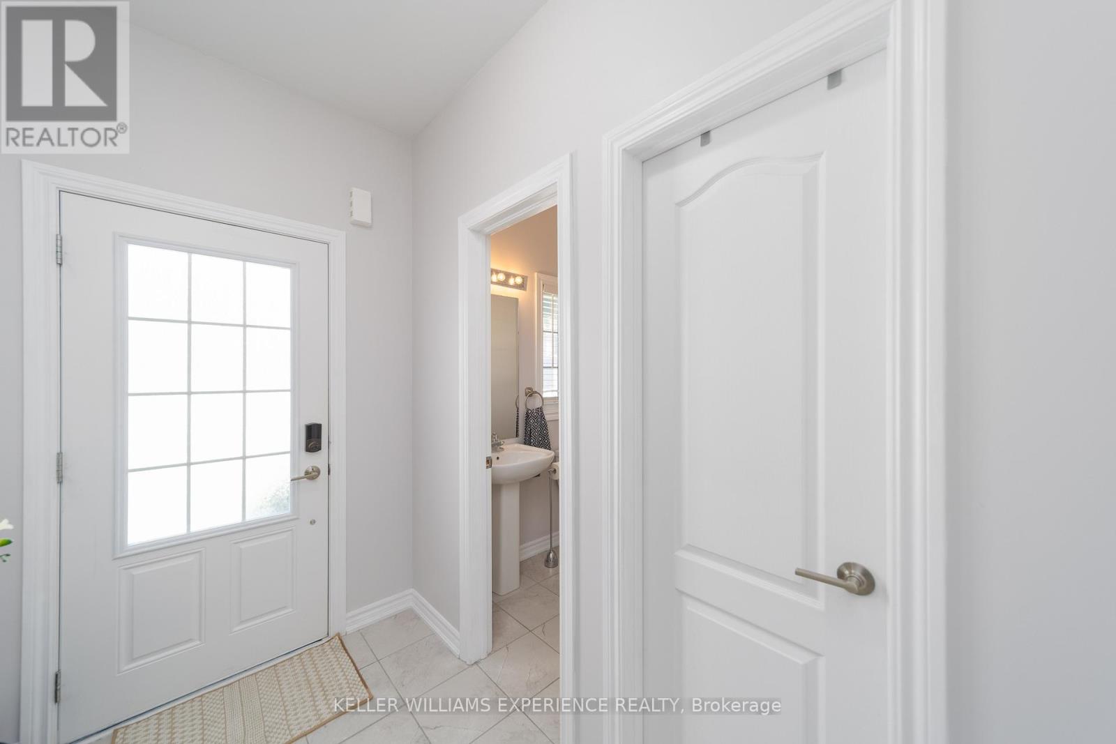 52 Mabern Street, Barrie, Ontario  L9J 0J2 - Photo 6 - S13090948