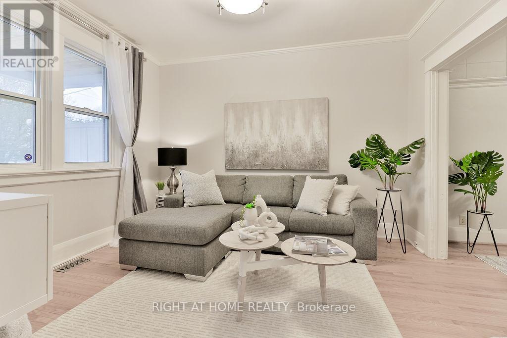 130 Springdale Boulevard, Toronto, Ontario  M4J 1W9 - Photo 5 - E13087862