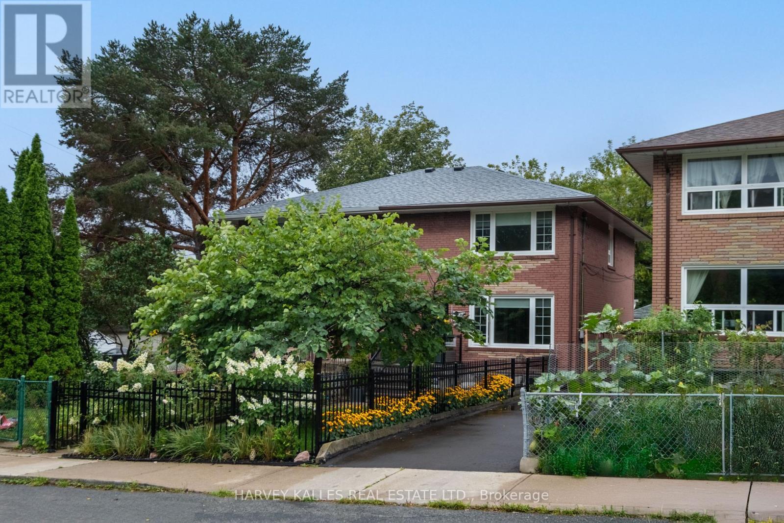 354 Highfield Road, Toronto, Ontario  M4L 2V6 - Photo 21 - E13090628