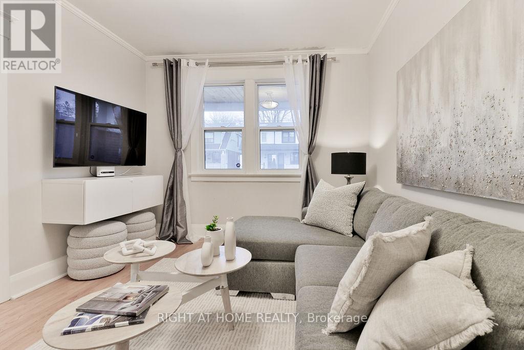 130 Springdale Boulevard, Toronto, Ontario  M4J 1W9 - Photo 6 - E13087862
