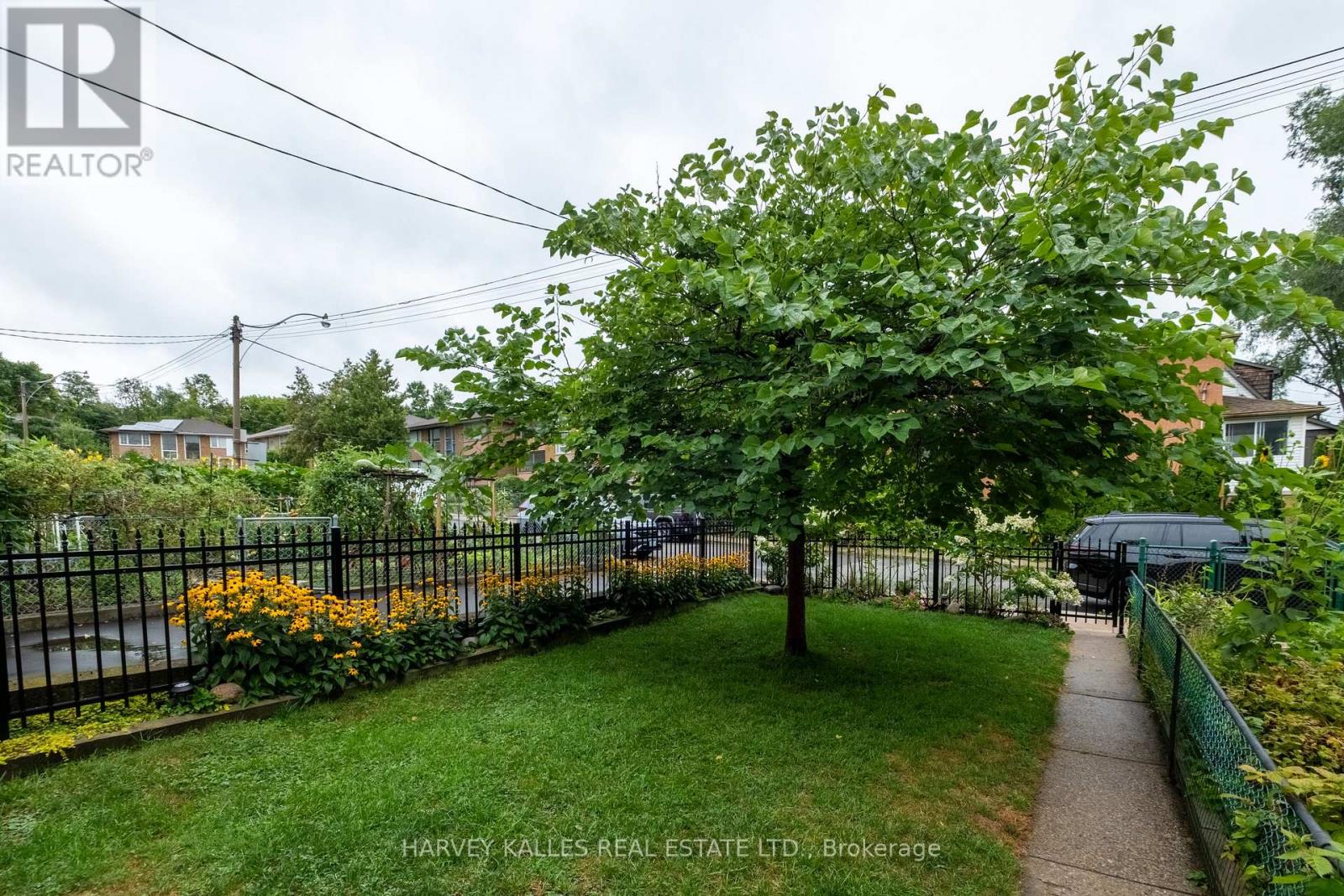 354 Highfield Road, Toronto, Ontario  M4L 2V6 - Photo 40 - E13090628