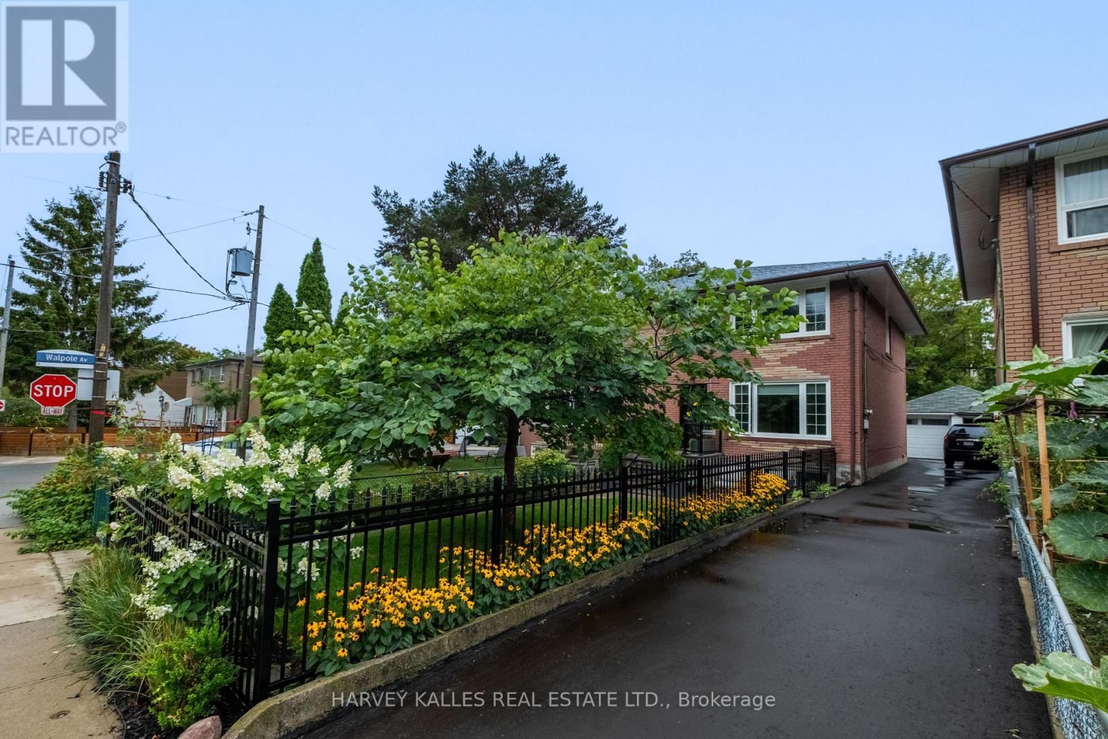 354 Highfield Road, Toronto, Ontario  M4L 2V6 - Photo 38 - E13090628