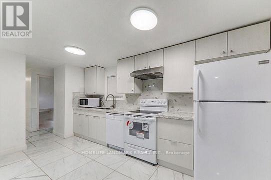 31 Corbett Drive, Barrie, Ontario  L4M 5S9 - Photo 13 - S13090610