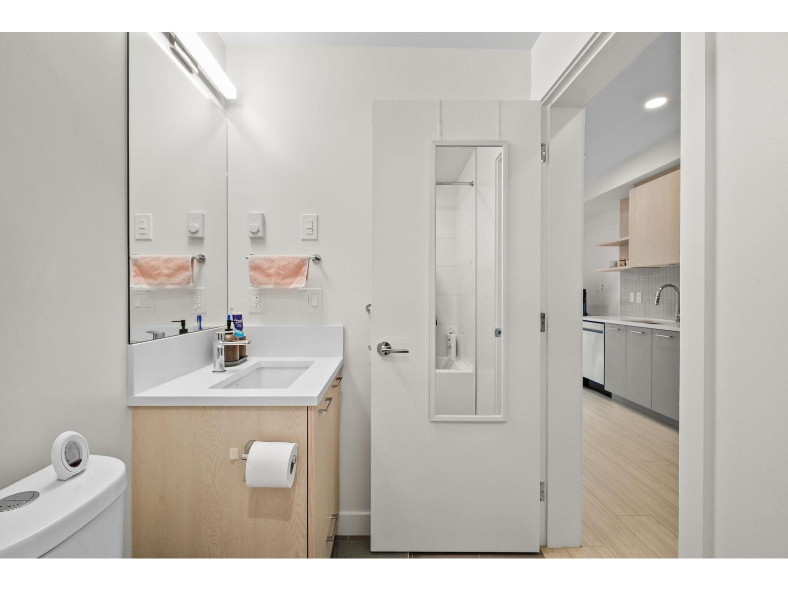 211 10777 138 Street, Surrey, British Columbia  V3T 0T5 - Photo 8 - R3120238