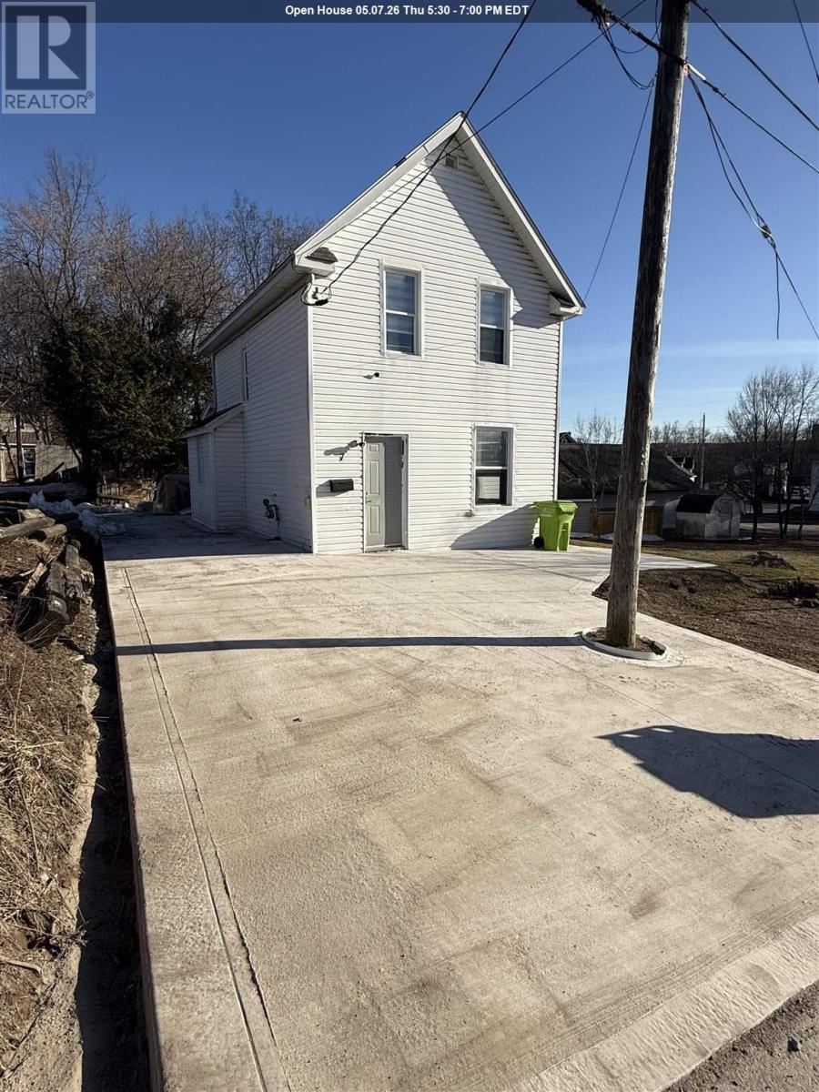 7 Hearst St, Sault Ste. Marie, Ontario  P6B 1J6 - Photo 1 - SM260784