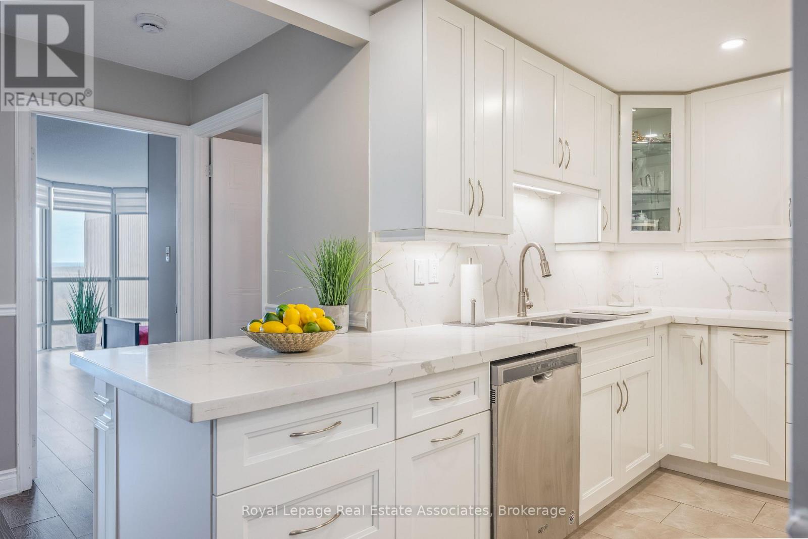 1402 - 20 Mcfarlane Drive, Halton Hills, Ontario  L7G 5J8 - Photo 10 - W13090778
