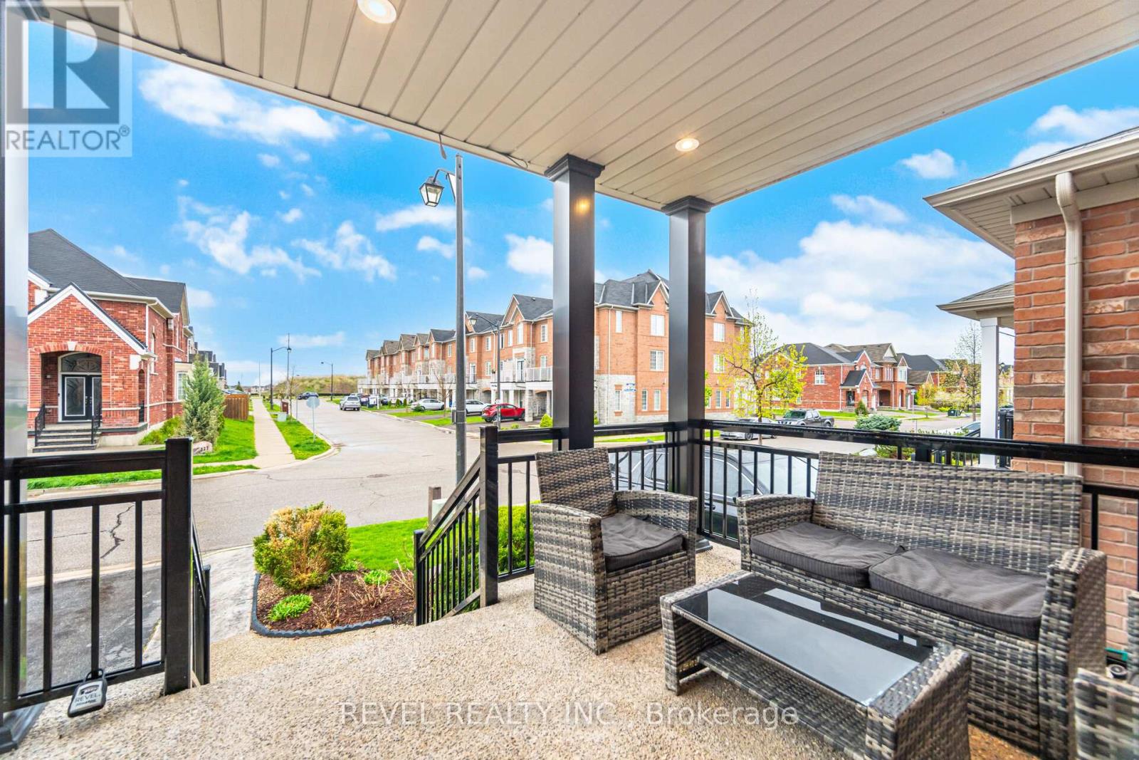 323 Bessborough Drive, Milton, Ontario  L9T 8P5 - Photo 4 - W13090828