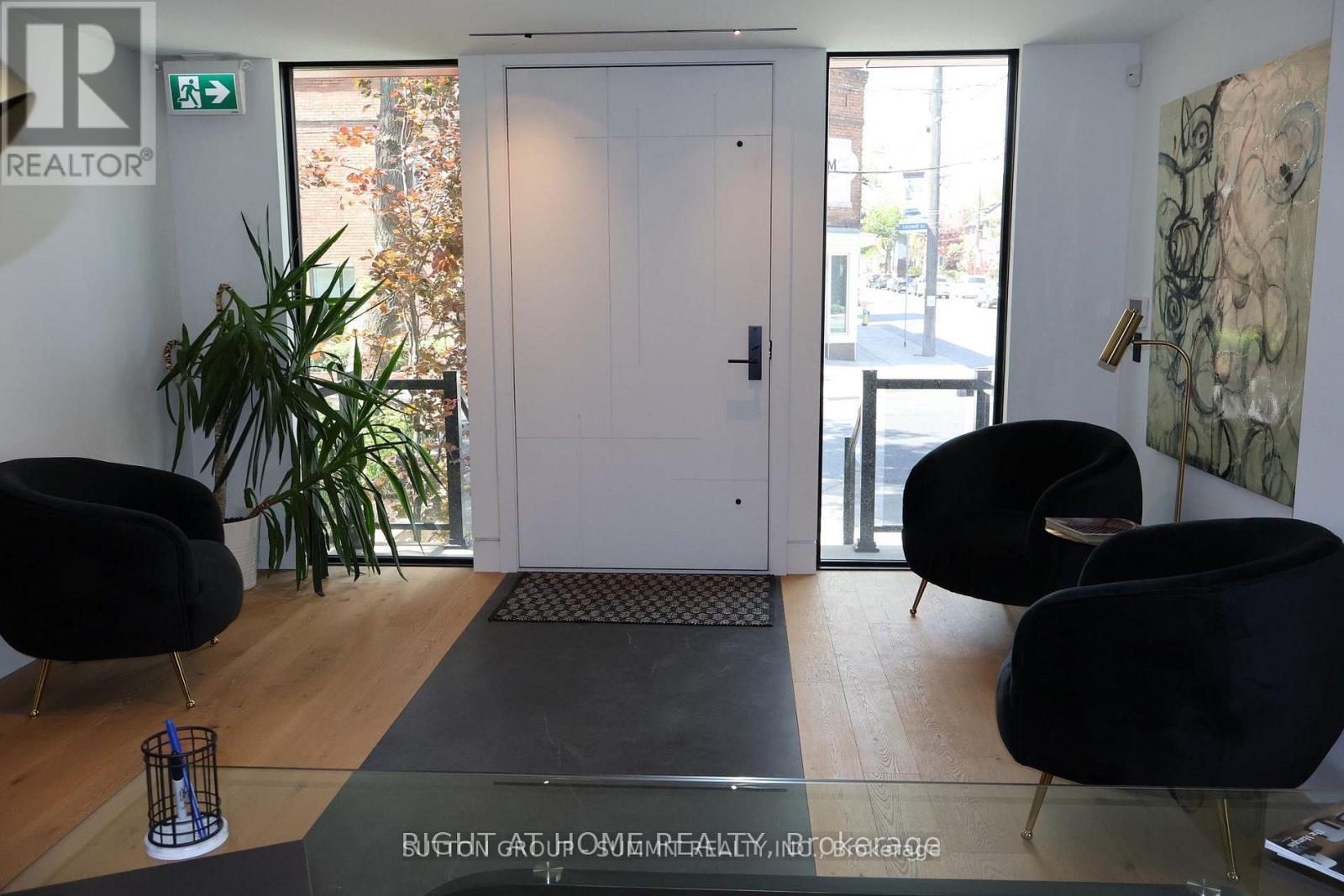 Main Floor - 218 Jane Street, Toronto, Ontario  M6S 3Y9 - Photo 2 - W13090872