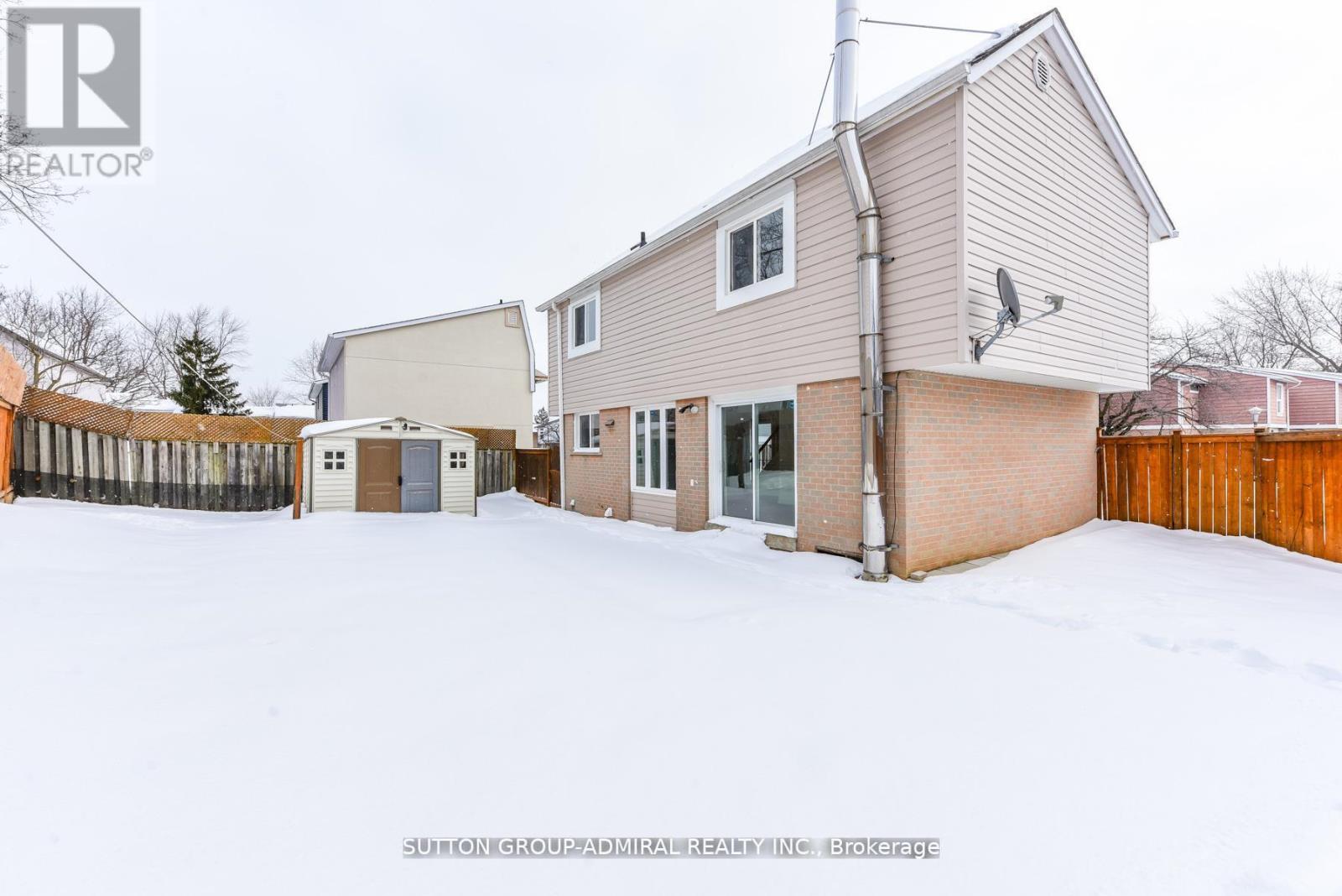 4 Hardcastle Court, Brampton, Ontario  L6S 2A9 - Photo 2 - W13090900
