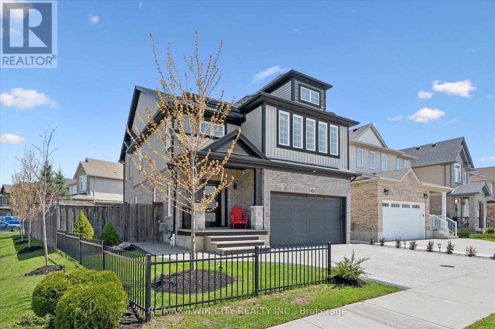 33 Mistywood Street, Kitchener, Ontario  N2P 2N1 - Photo 3 - X13090902