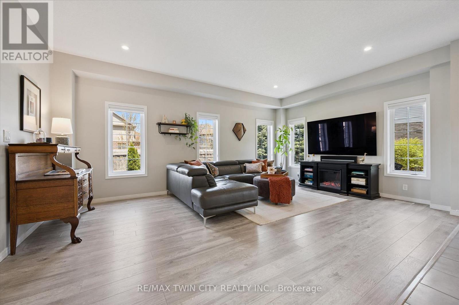 33 Mistywood Street, Kitchener, Ontario  N2P 2N1 - Photo 7 - X13090902