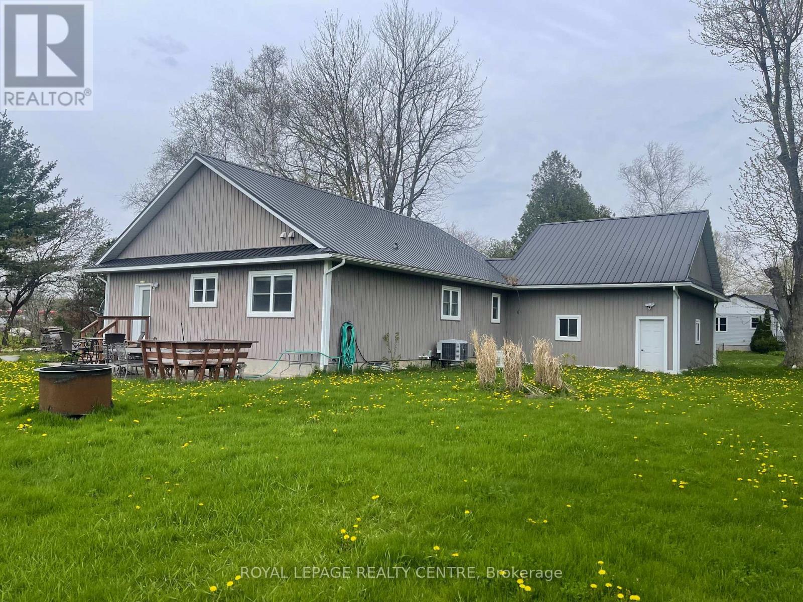 20 Carlisle Road, Hamilton, Ontario  L8B 1C9 - Photo 2 - X13090922