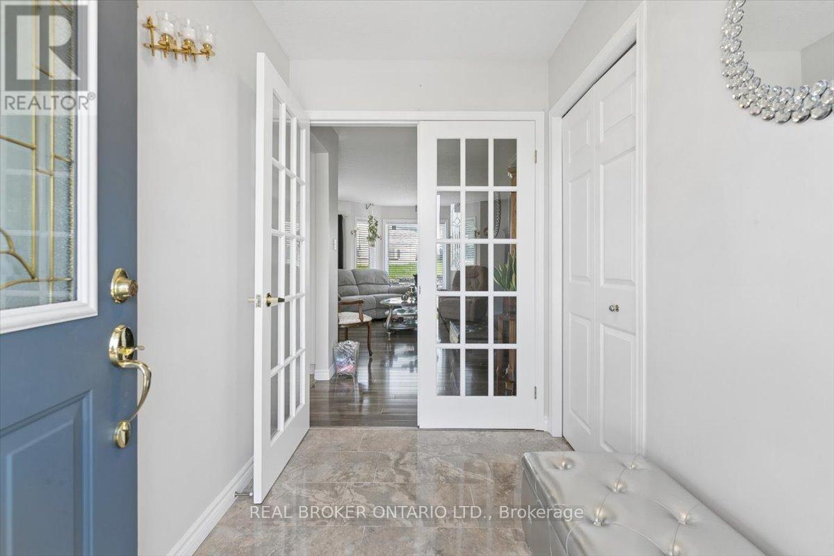 17 Greenfield Place, Wilmot, Ontario  N3A 2G6 - Photo 2 - X13090940