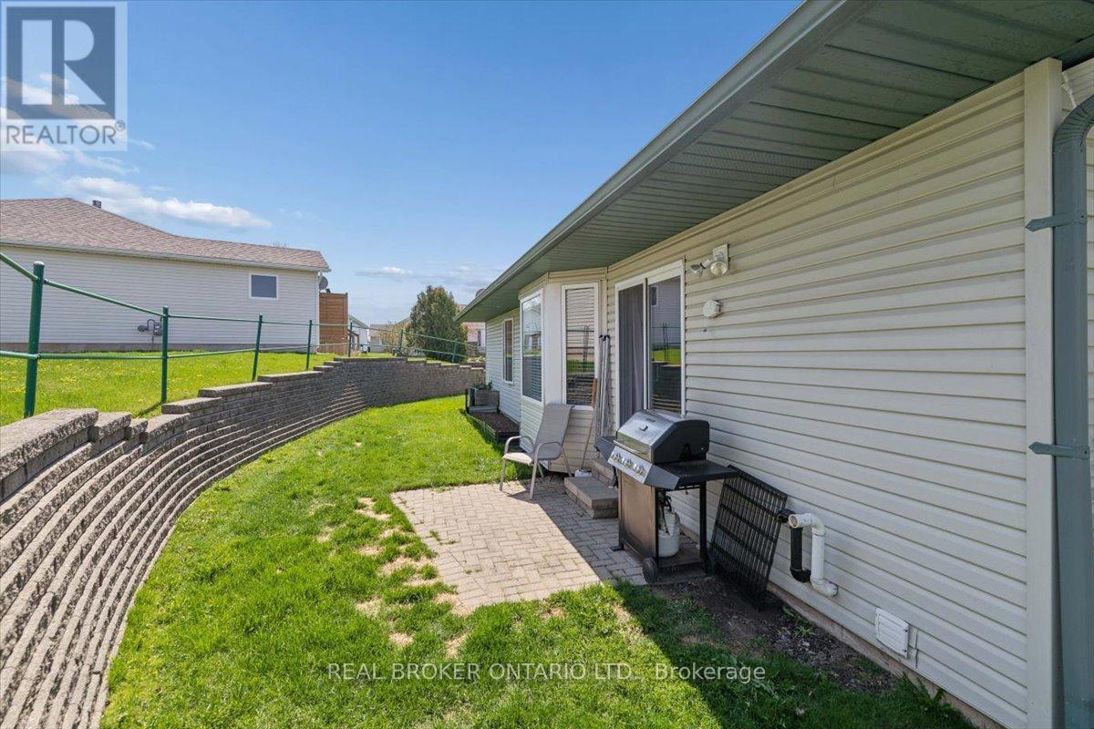 17 Greenfield Place, Wilmot, Ontario  N3A 2G6 - Photo 27 - X13090940