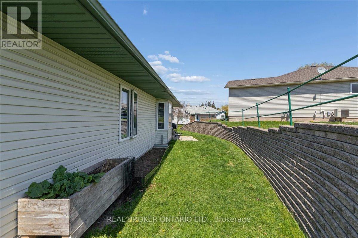17 Greenfield Place, Wilmot, Ontario  N3A 2G6 - Photo 29 - X13090940