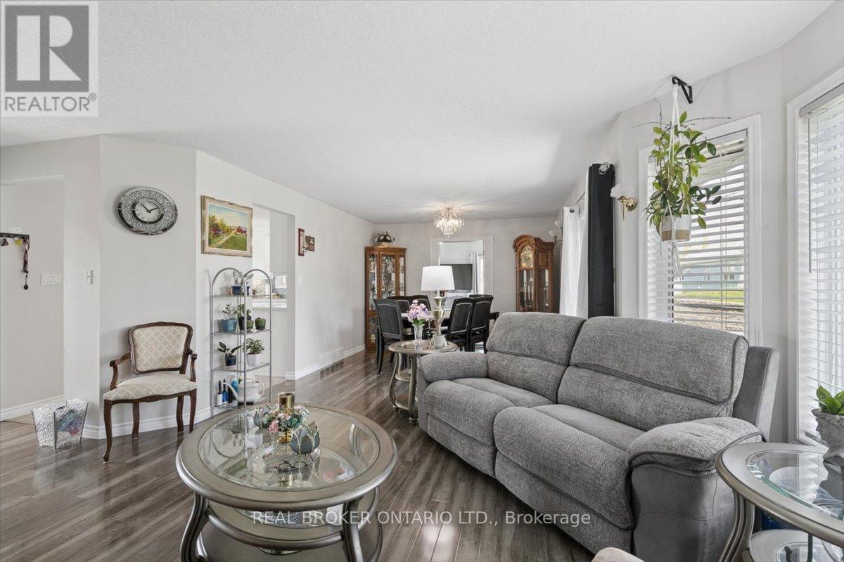 17 Greenfield Place, Wilmot, Ontario  N3A 2G6 - Photo 5 - X13090940