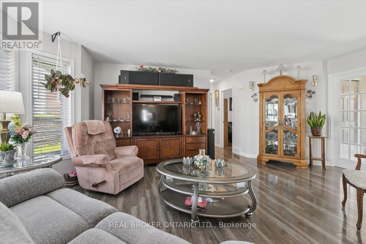 17 Greenfield Place, Wilmot, Ontario  N3A 2G6 - Photo 7 - X13090940