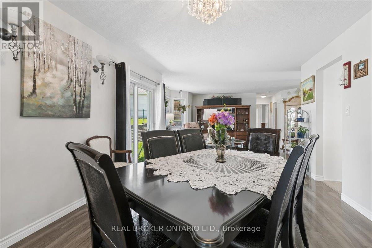 17 Greenfield Place, Wilmot, Ontario  N3A 2G6 - Photo 9 - X13090940