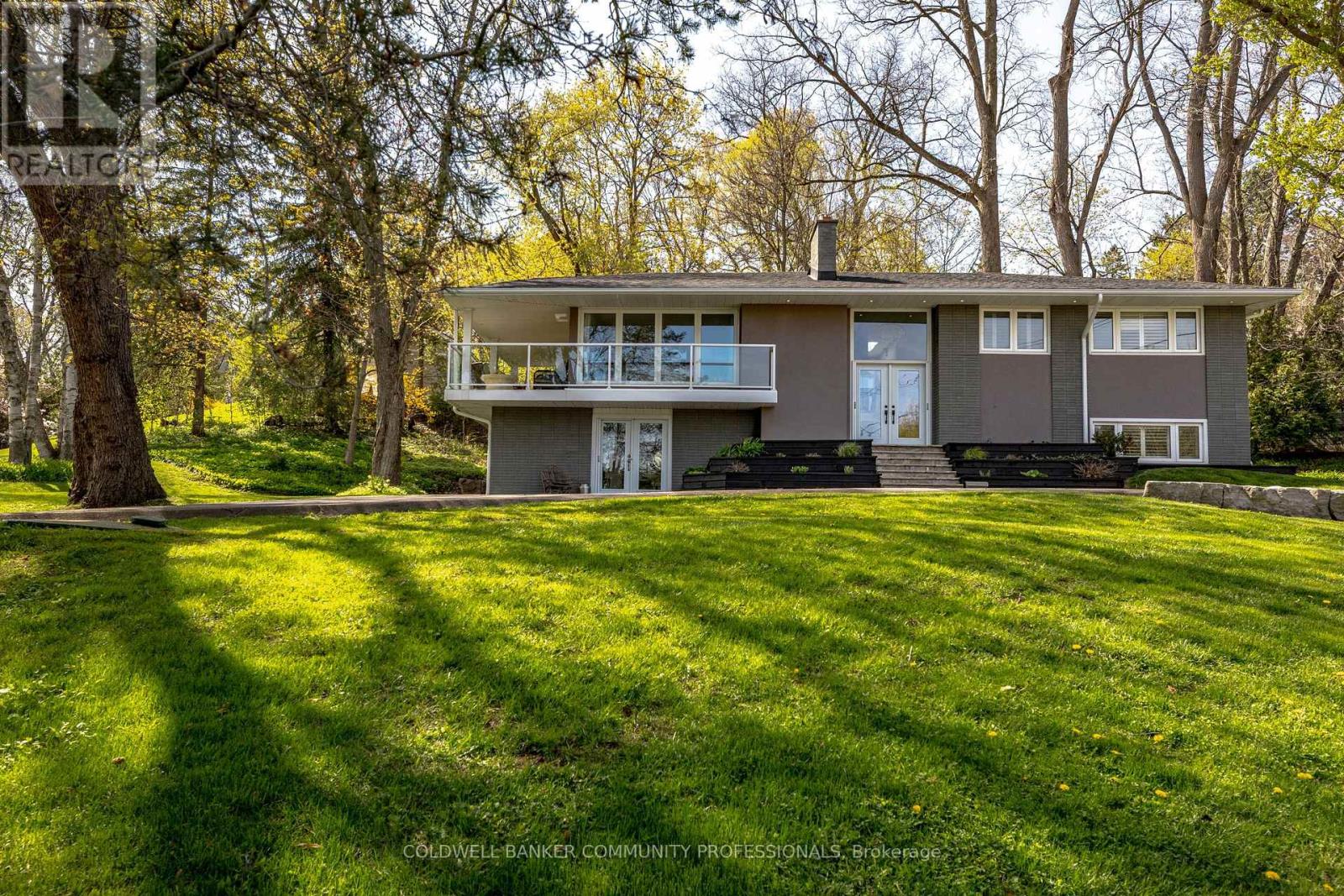 123 Hillcrest Avenue, Hamilton, Ontario  L9H 4X7 - Photo 2 - X13091038