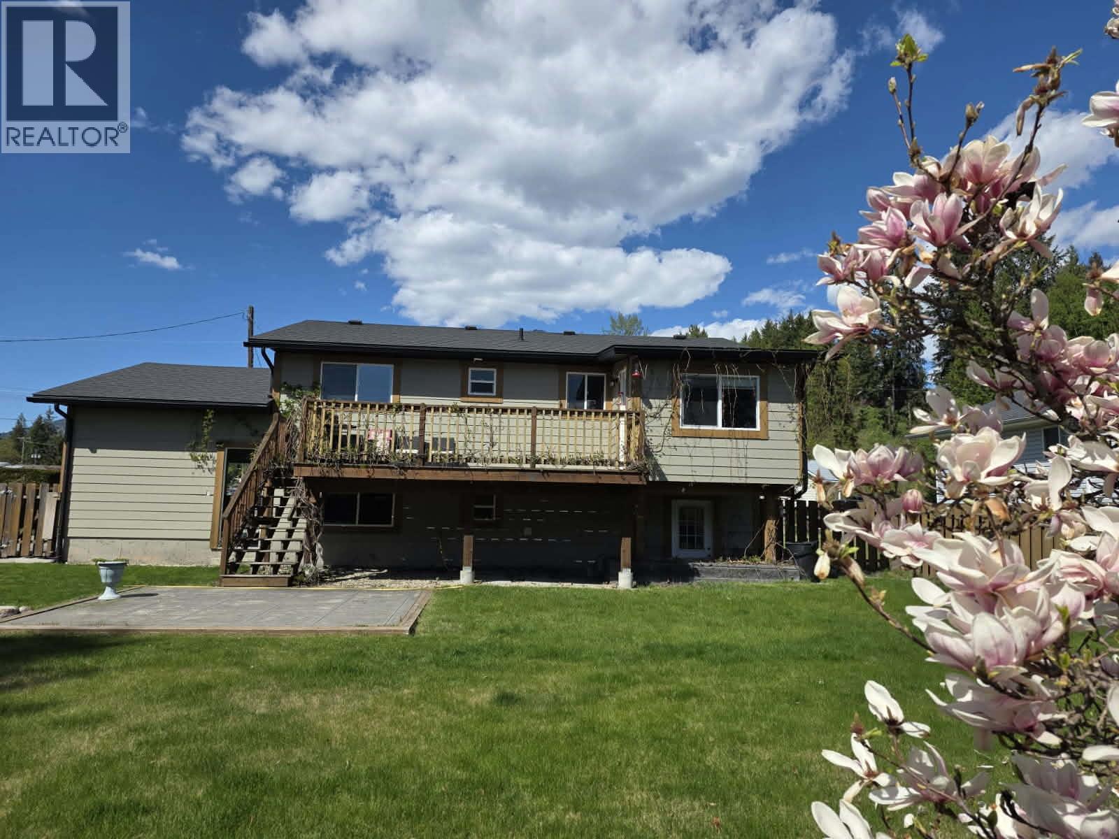 304 5th  NW Street, Nakusp, British Columbia  V0G 1R0 - Photo 2 - 10376033