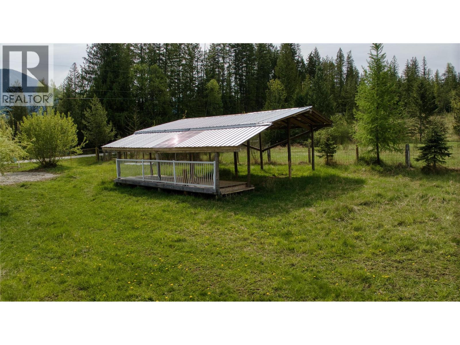 15775 Peters Road Road, Crawford Bay, British Columbia  V0B 1E0 - Photo 7 - 10385850