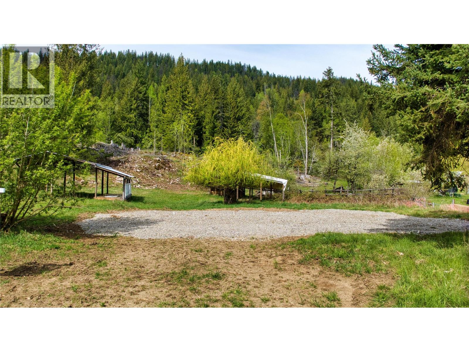 15775 Peters Road Road, Crawford Bay, British Columbia  V0B 1E0 - Photo 1 - 10385850