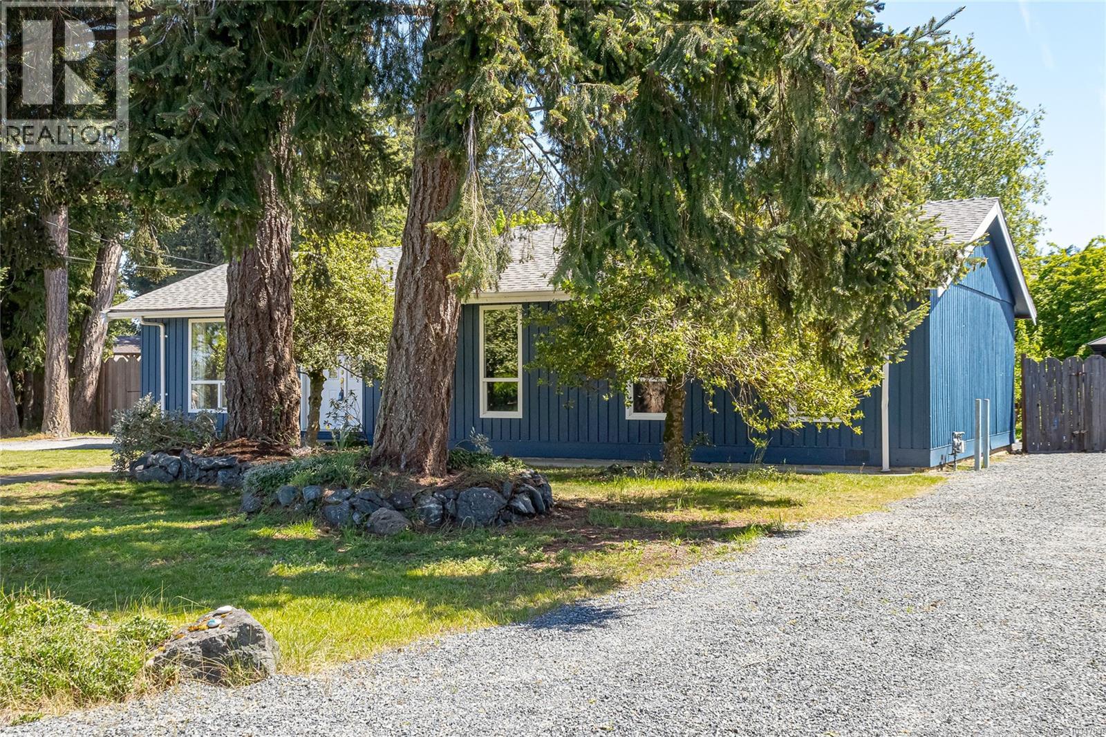 For Sale: 610 Chinook Ave, Parksville, ON | 4 Bed, 3 Bath House for $295,000. See 26 photos!
