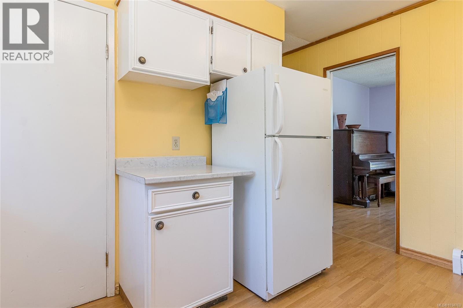 For Sale: 610 Chinook Ave, Parksville, ON | 4 Bed, 3 Bath House for $295,000. See 26 photos!