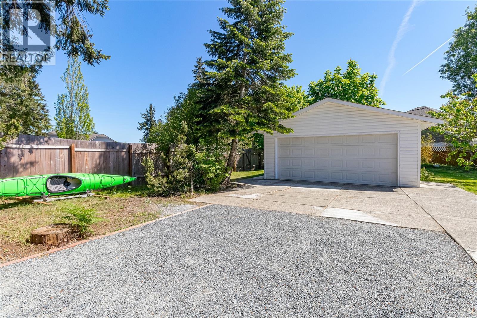 For Sale: 610 Chinook Ave, Parksville, ON | 4 Bed, 3 Bath House for $295,000. See 26 photos!