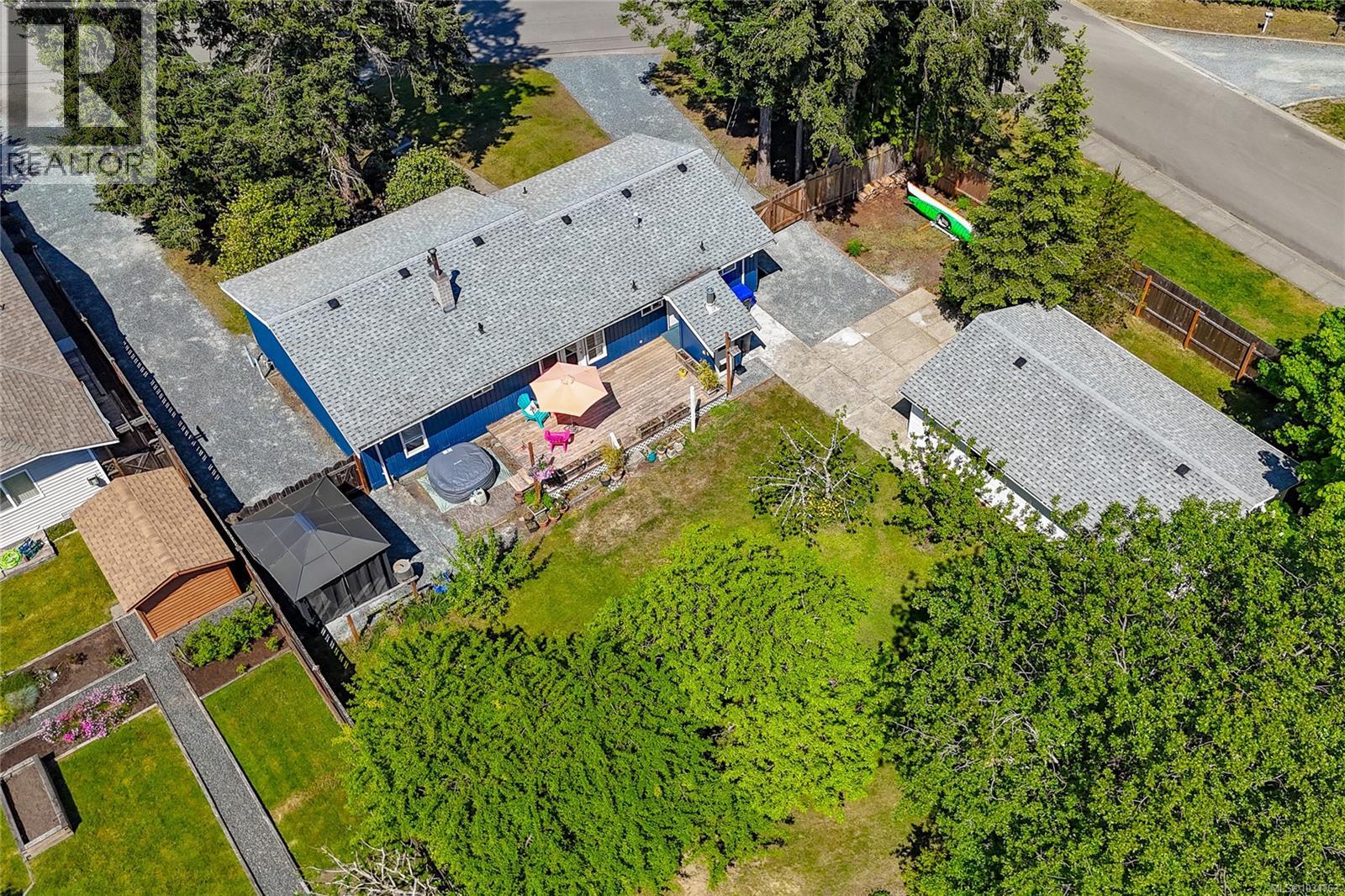 For Sale: 610 Chinook Ave, Parksville, ON | 4 Bed, 3 Bath House for $295,000. See 26 photos!
