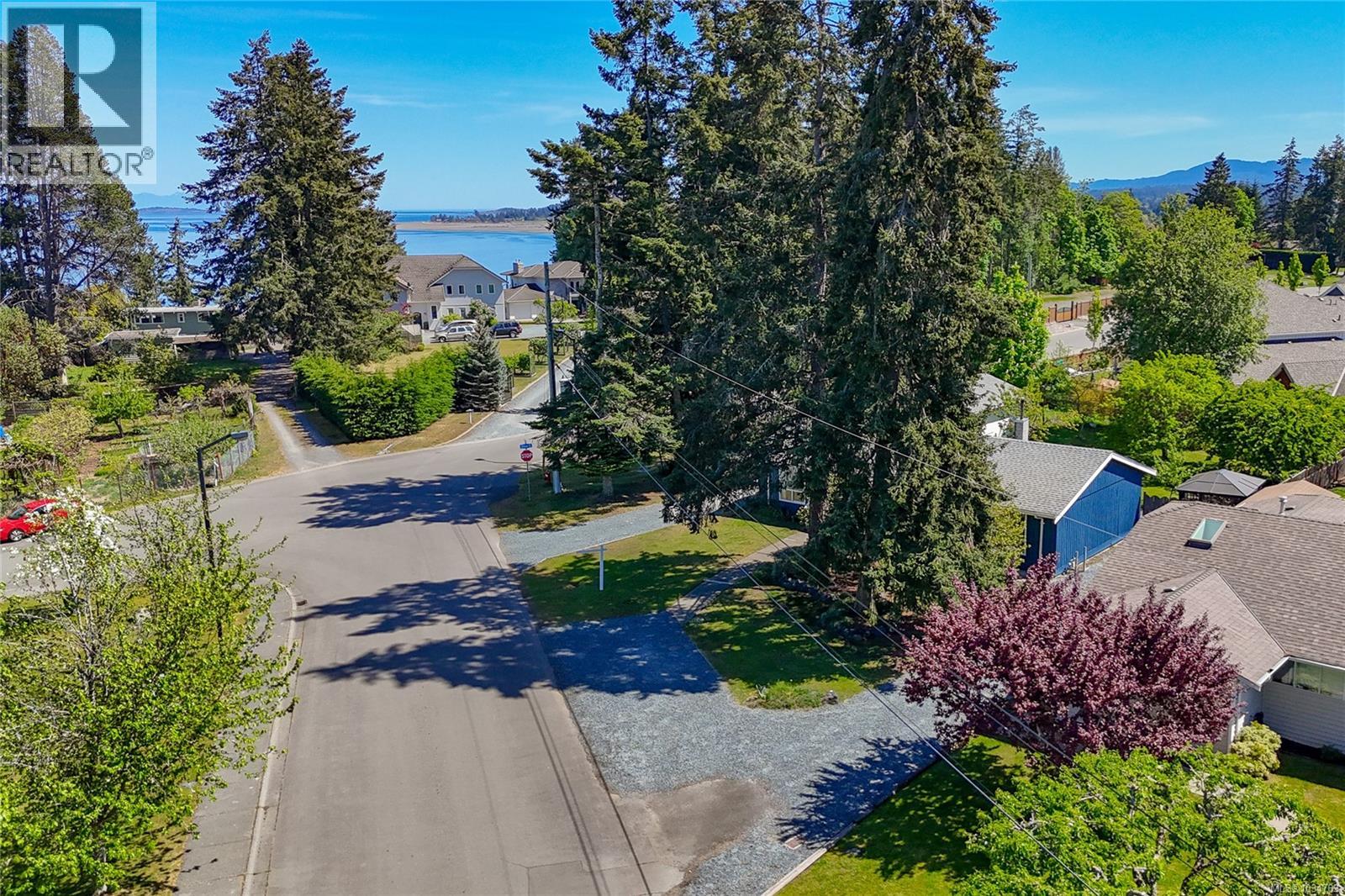 For Sale: 610 Chinook Ave, Parksville, ON | 4 Bed, 3 Bath House for $295,000. See 26 photos!