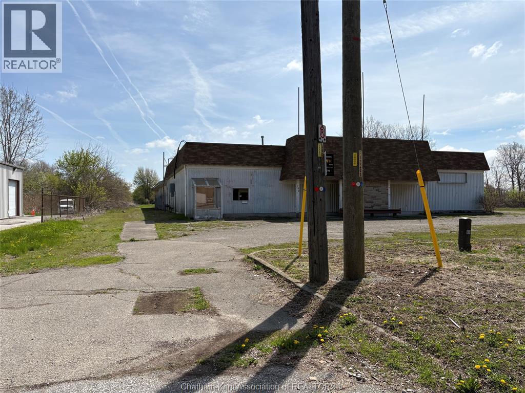 350 Arnold Street, Wallaceburg, Ontario  N8A 3P5 - Photo 2 - 26010273