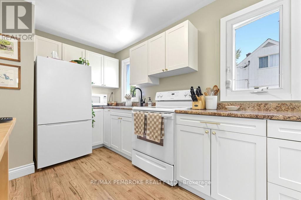 325 Chamberlain Street, Pembroke, Ontario  K8A 2M7 - Photo 11 - X13091208