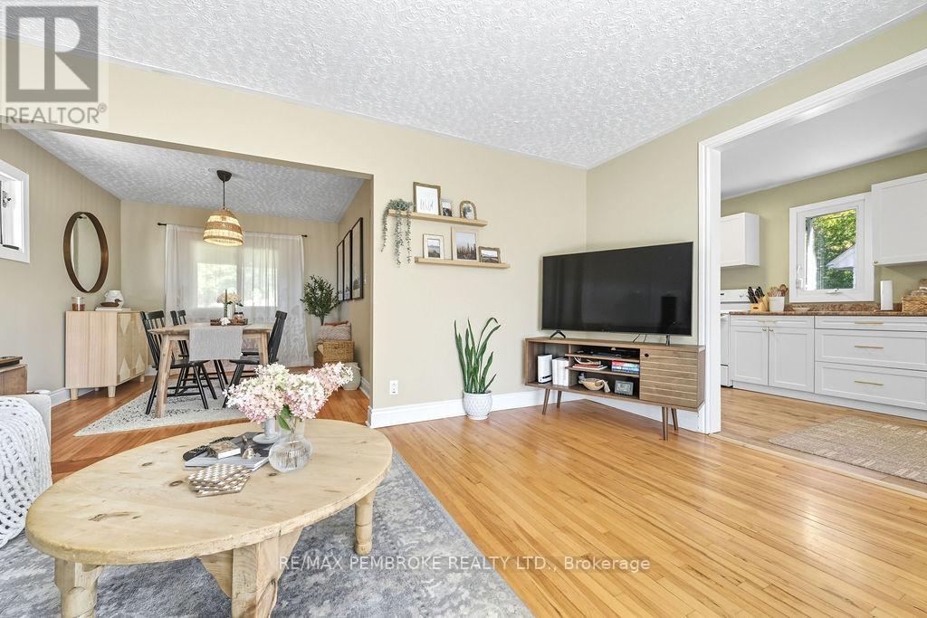 325 Chamberlain Street, Pembroke, Ontario  K8A 2M7 - Photo 17 - X13091208