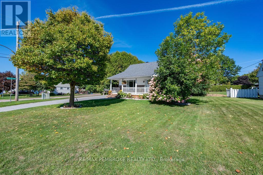 325 Chamberlain Street, Pembroke, Ontario  K8A 2M7 - Photo 3 - X13091208
