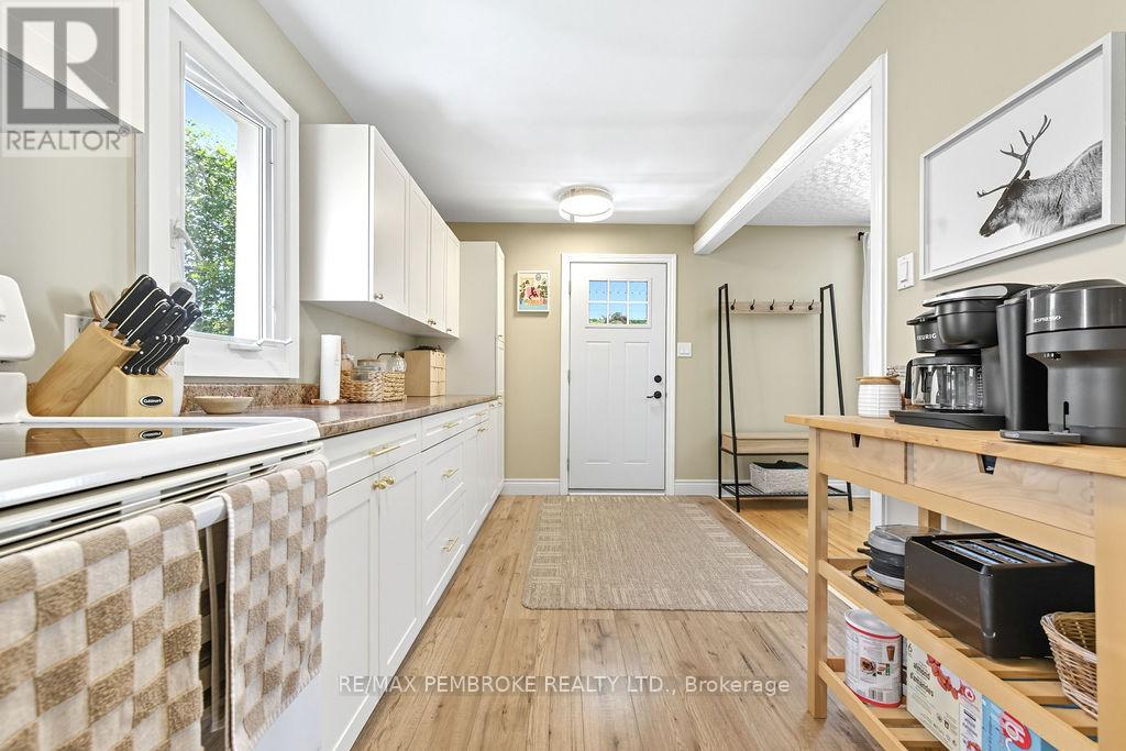 325 Chamberlain Street, Pembroke, Ontario  K8A 2M7 - Photo 4 - X13091208