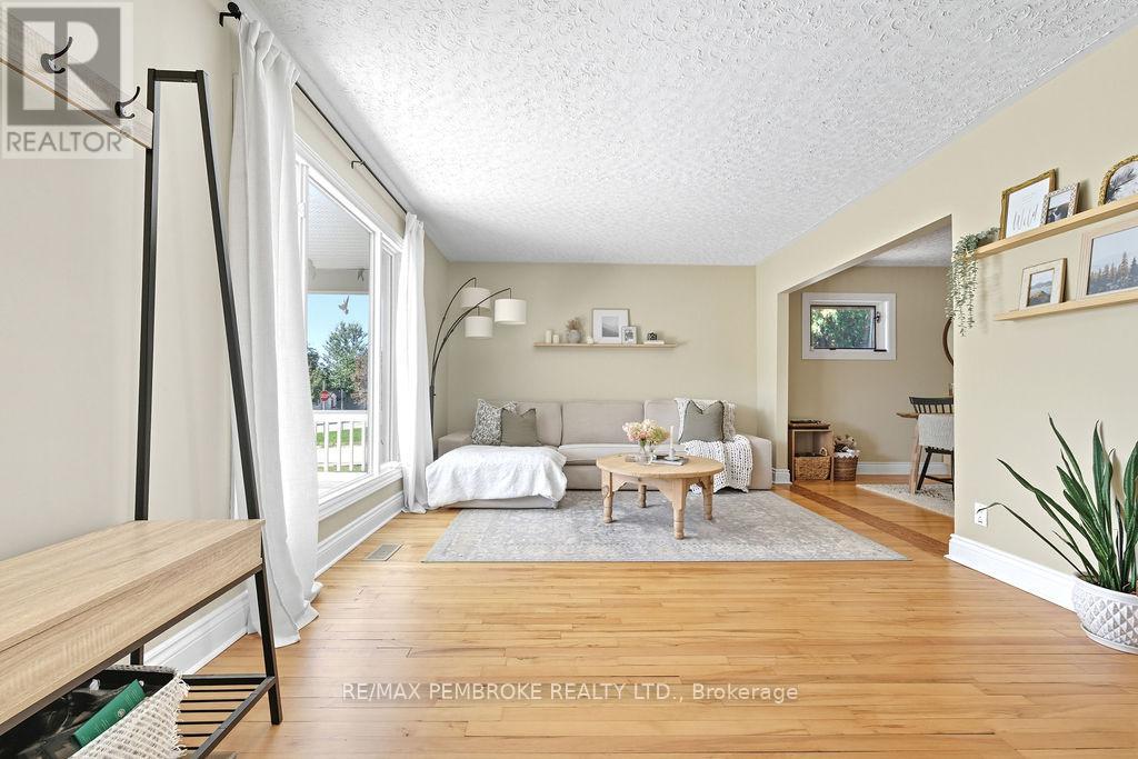 325 Chamberlain Street, Pembroke, Ontario  K8A 2M7 - Photo 9 - X13091208