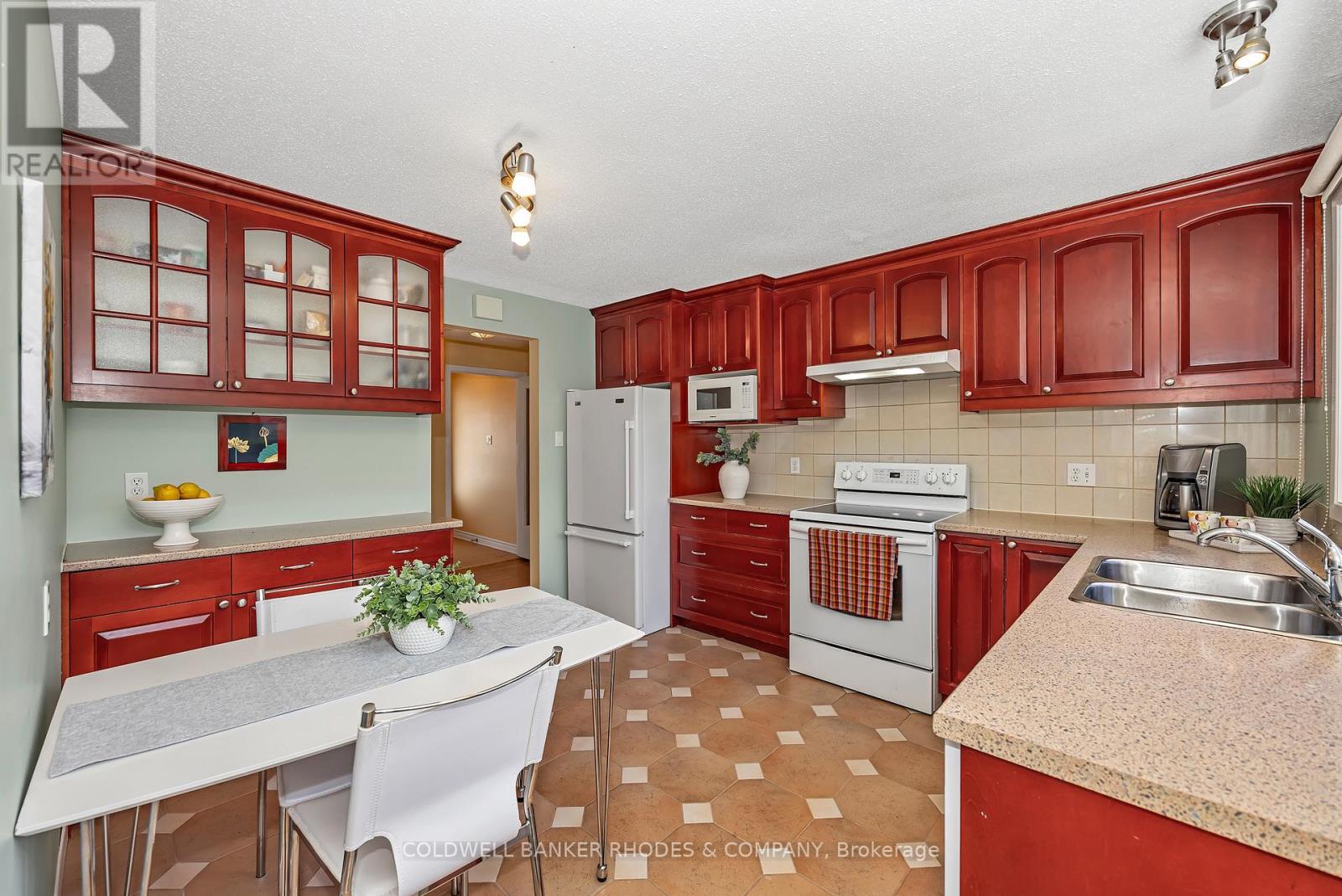 2047 Woodglen Crescent, Ottawa, Ontario  K1J 6G6 - Photo 10 - X13091184