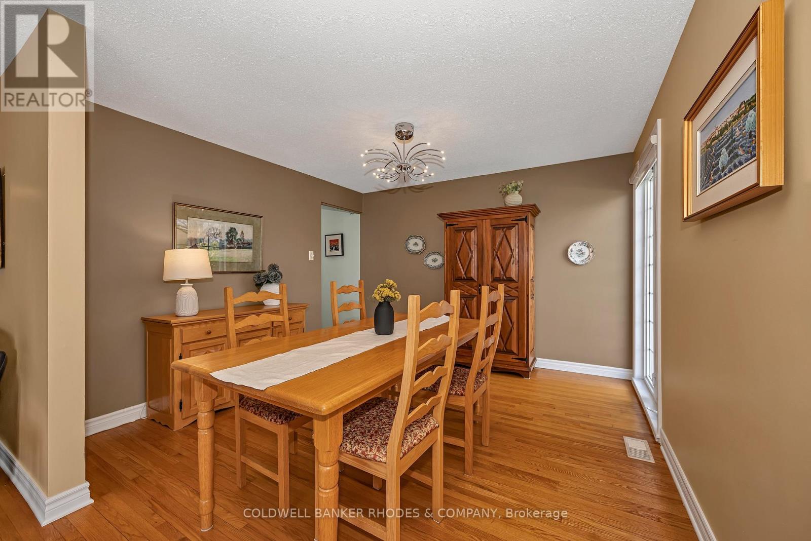 2047 Woodglen Crescent, Ottawa, Ontario  K1J 6G6 - Photo 8 - X13091184